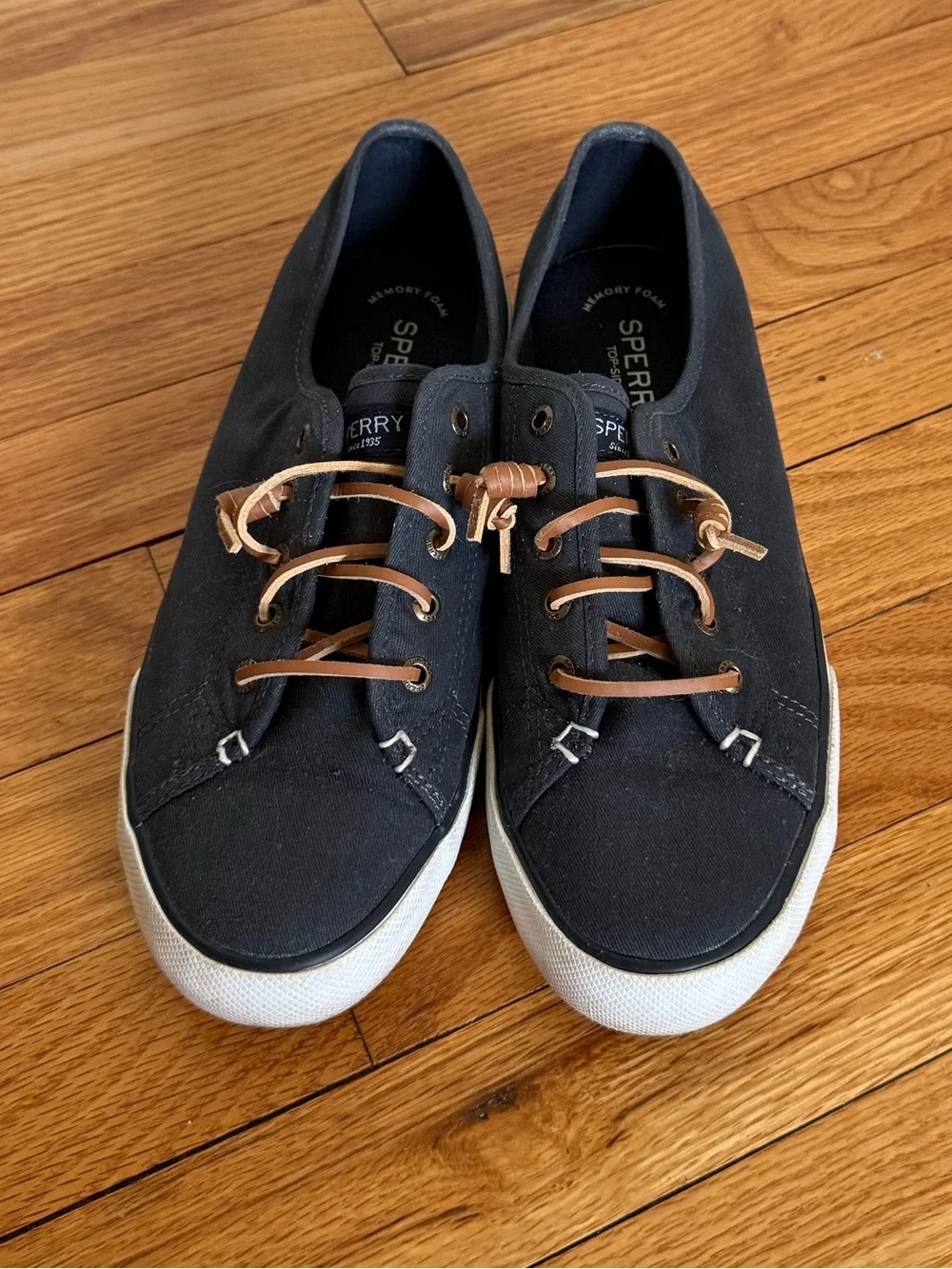 Sperry Canvas Low-Top Boat shoes with Tan Leather Laces- navy blue